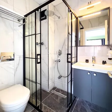 Dali Boutique Hotell *