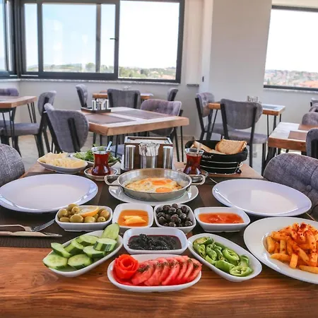 Dali Boutique Hotell *