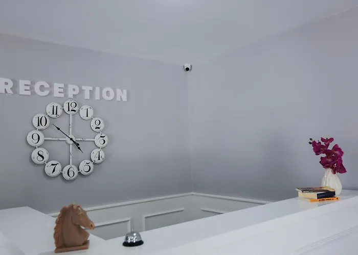 Dali Boutique Hotel *